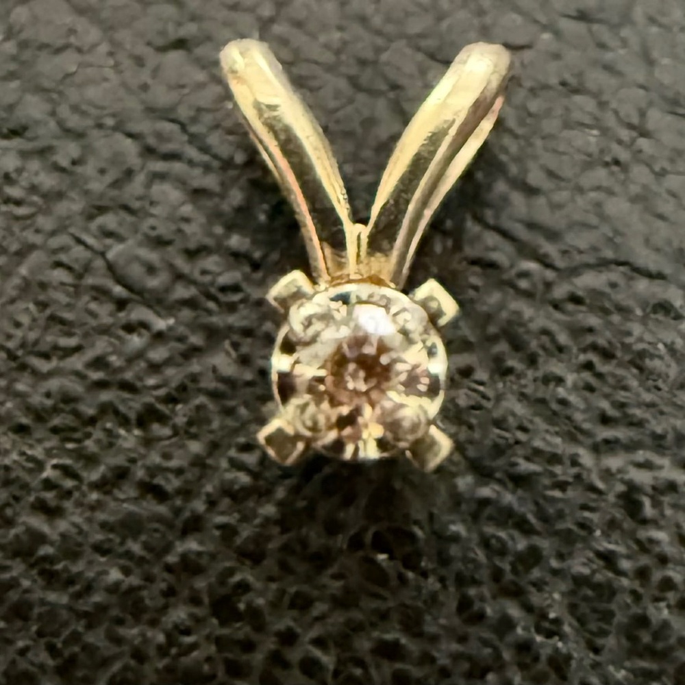 Lab Grown Diamond Pendant in 14k Gold Setting. Evaluation Papers Including